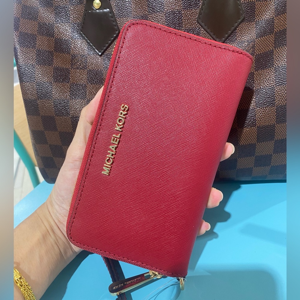BRAND NEW AUTHENTIC MICHAEL KORS ZIPPY WALLET 😍❤️